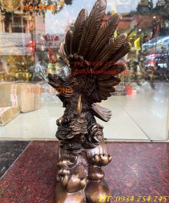 Tượng Đại Bàng Sải Cánh Trên Gốc Cây Tùng Bằng Đồng