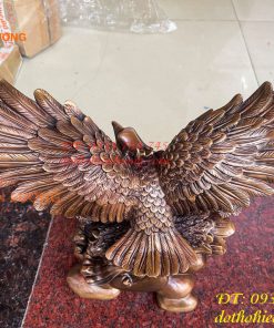 Tượng Đại Bàng Sải Cánh Trên Gốc Cây Tùng Bằng Đồng