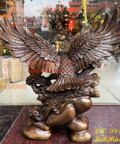 Tượng Đại Bàng Sải Cánh Trên Gốc Cây Tùng Bằng Đồng