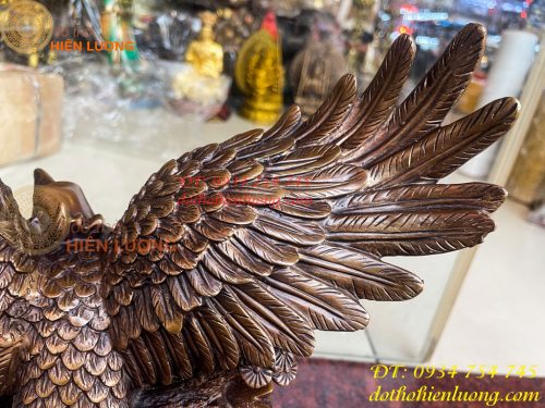 Tượng Đại Bàng Sải Cánh Trên Gốc Cây Tùng Bằng Đồng