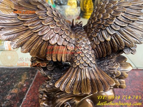 Tượng Đại Bàng Sải Cánh Trên Gốc Cây Tùng Bằng Đồng