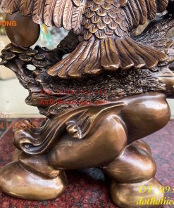 Tượng Đại Bàng Sải Cánh Trên Gốc Cây Tùng Bằng Đồng