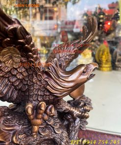 Tượng Đại Bàng Sải Cánh Trên Gốc Cây Tùng Bằng Đồng
