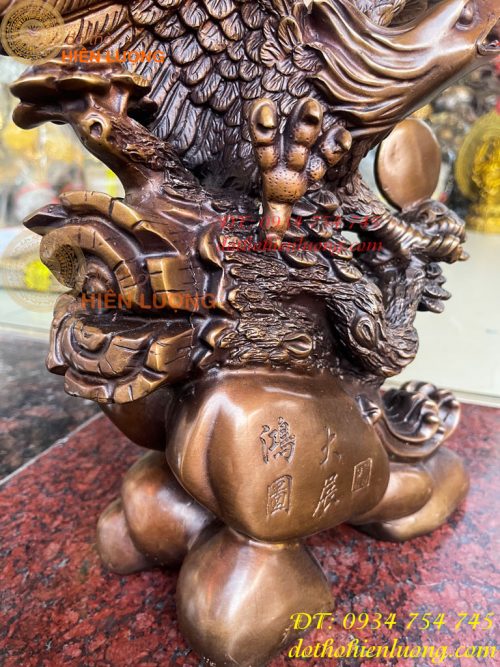 Tượng Đại Bàng Sải Cánh Trên Gốc Cây Tùng Bằng Đồng