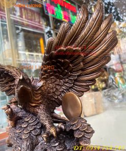 Tượng Đại Bàng Sải Cánh Trên Gốc Cây Tùng Bằng Đồng