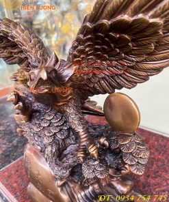Tượng Đại Bàng Sải Cánh Trên Gốc Cây Tùng Bằng Đồng