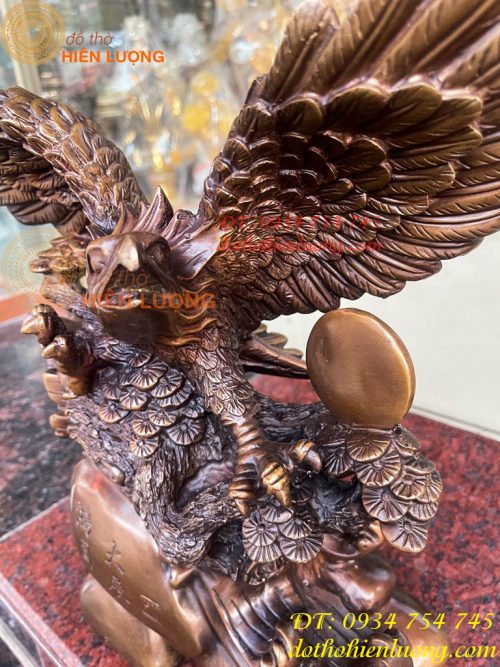 Tượng Đại Bàng Sải Cánh Trên Gốc Cây Tùng Bằng Đồng