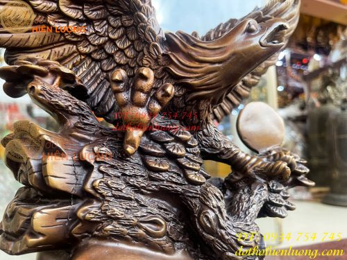Tượng Đại Bàng Sải Cánh Trên Gốc Cây Tùng Bằng Đồng