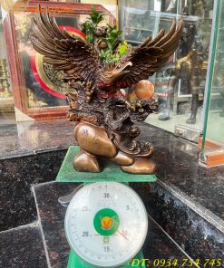 Tượng Đại Bàng Sải Cánh Trên Gốc Cây Tùng Bằng Đồng