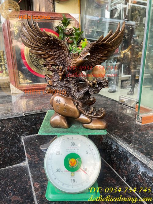 Tượng Đại Bàng Sải Cánh Trên Gốc Cây Tùng Bằng Đồng