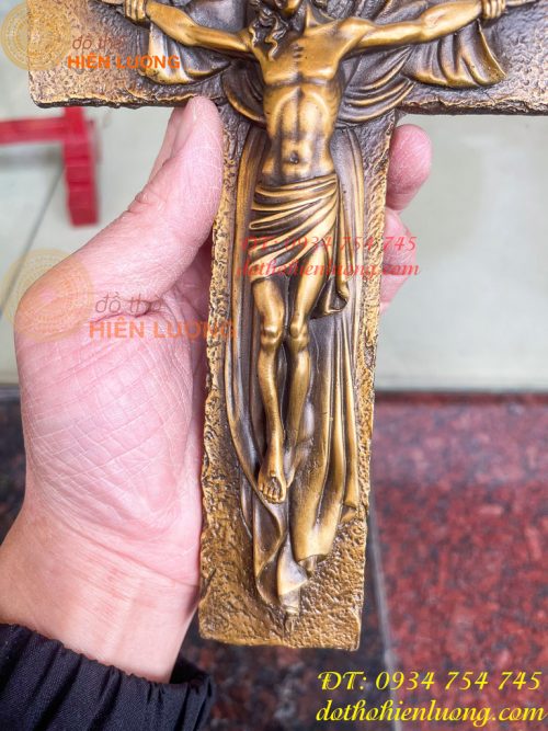 Thánh giá treo tường bằng đồng hun cao 23cm