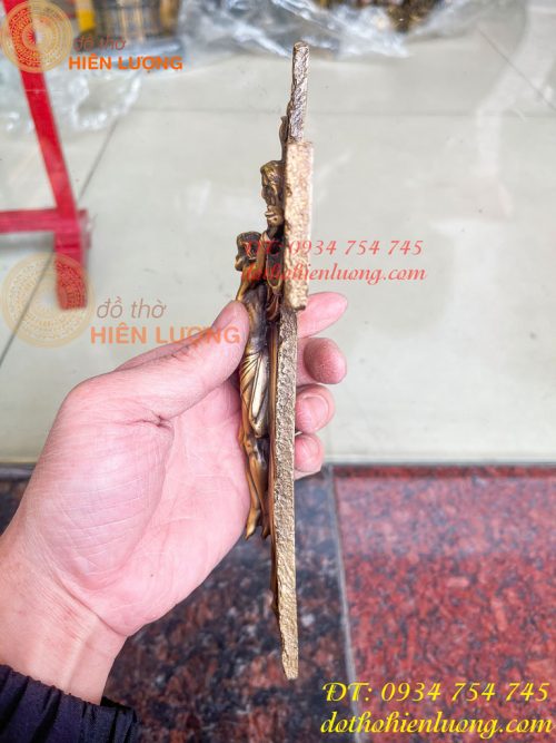 Thánh giá treo tường bằng đồng hun cao 23cm