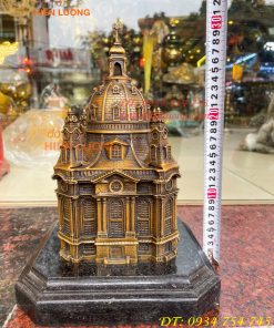 Biểu trưng nhà thờ đức bà bằng đồng, đế đá cao 32cm