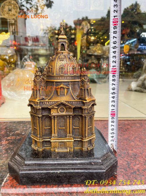 Biểu trưng nhà thờ đức bà bằng đồng, đế đá cao 32cm
