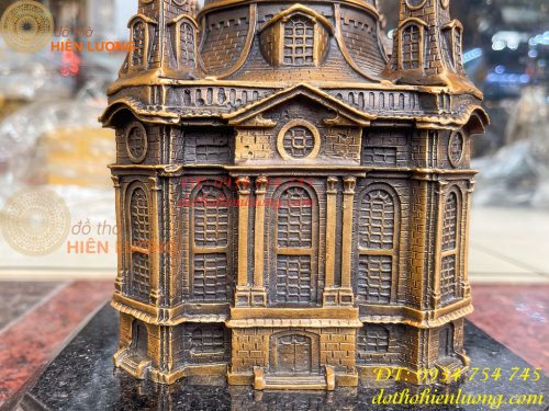 Biểu trưng nhà thờ đức bà bằng đồng, đế đá cao 32cm