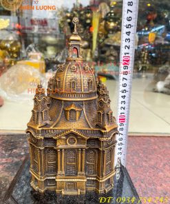 Biểu trưng nhà thờ đức bà bằng đồng, đế đá cao 32cm