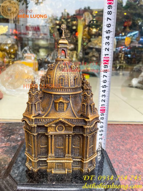 Biểu trưng nhà thờ đức bà bằng đồng, đế đá cao 32cm