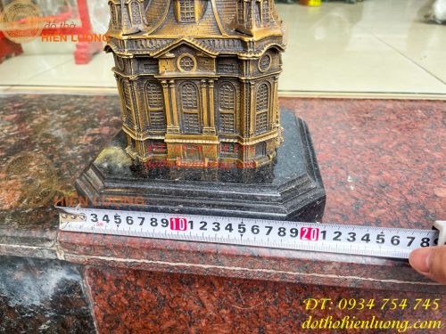 Biểu trưng nhà thờ đức bà bằng đồng, đế đá cao 32cm