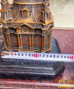 Biểu trưng nhà thờ đức bà bằng đồng, đế đá cao 32cm