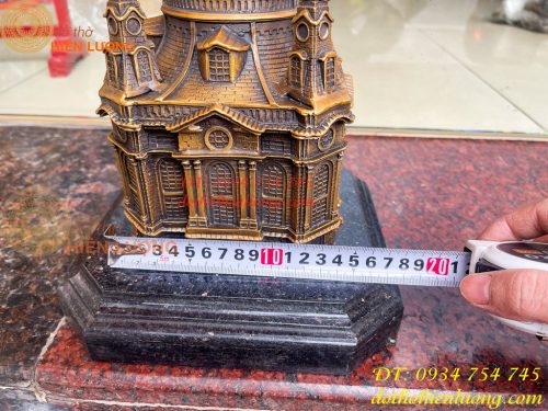 Biểu trưng nhà thờ đức bà bằng đồng, đế đá cao 32cm