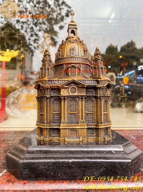 Biểu trưng nhà thờ đức bà bằng đồng, đế đá cao 32cm