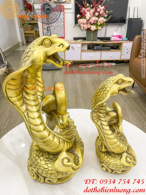 Tượng rắn hổ mang ôm chữ Phúc bằng đồng 2 cỡ