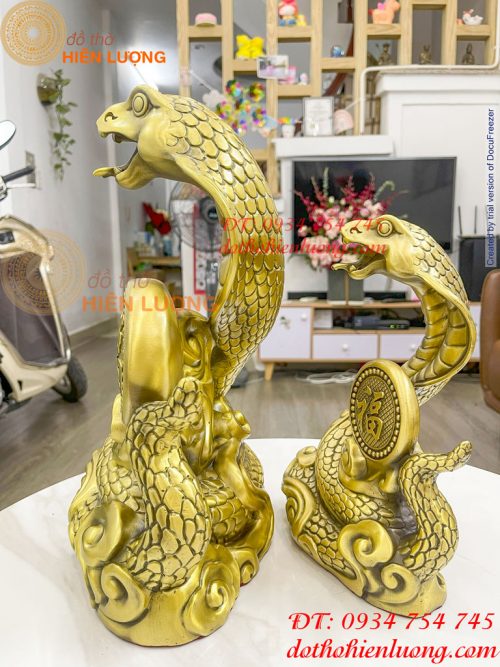 Tượng rắn hổ mang ôm chữ Phúc bằng đồng 2 cỡ