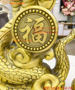 Tượng rắn hổ mang ôm chữ Phúc bằng đồng 2 cỡ