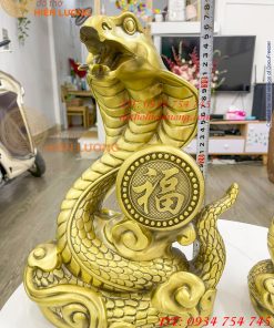 Tượng rắn hổ mang ôm chữ Phúc bằng đồng 2 cỡ