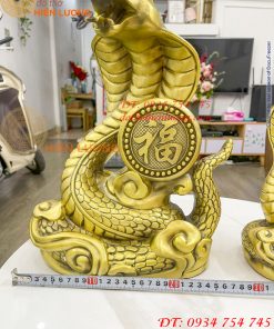 Tượng rắn hổ mang ôm chữ Phúc bằng đồng 2 cỡ