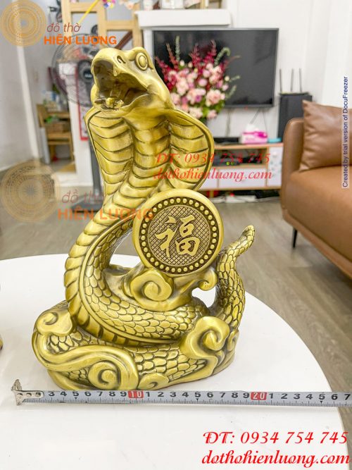 Tượng rắn hổ mang ôm chữ Phúc bằng đồng 2 cỡ