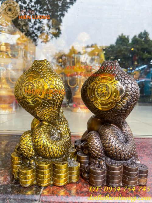 Tượng rắn cuốn hũ vàng bằng đồng phong thủy cao 23cm