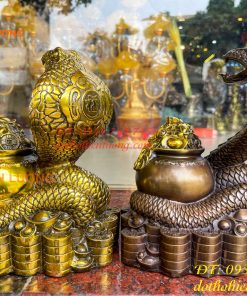 Tượng rắn cuốn hũ vàng bằng đồng phong thủy cao 23cm