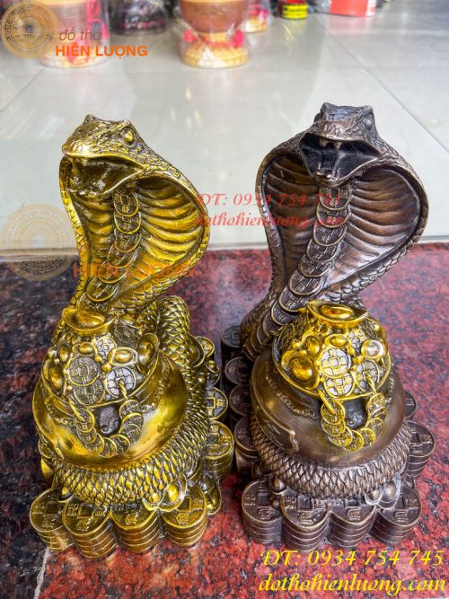 Tượng rắn cuốn hũ vàng bằng đồng phong thủy cao 23cm