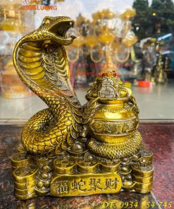 Tượng rắn cuốn hũ vàng bằng đồng phong thủy cao 23cm