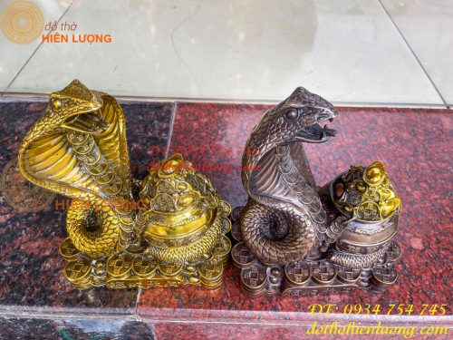 Tượng rắn cuốn hũ vàng bằng đồng phong thủy cao 23cm