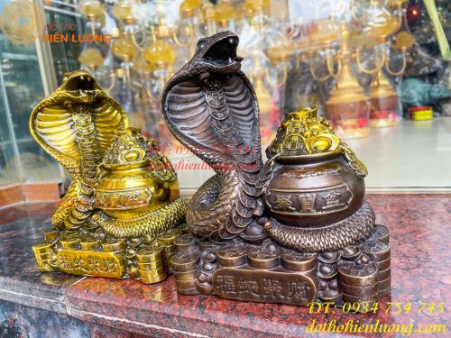 Tượng rắn cuốn hũ vàng bằng đồng phong thủy cao 23cm