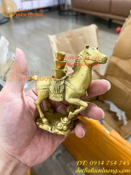 Tượng Ngựa Cõng Vàng Bằng Đồng Phong Thủy
