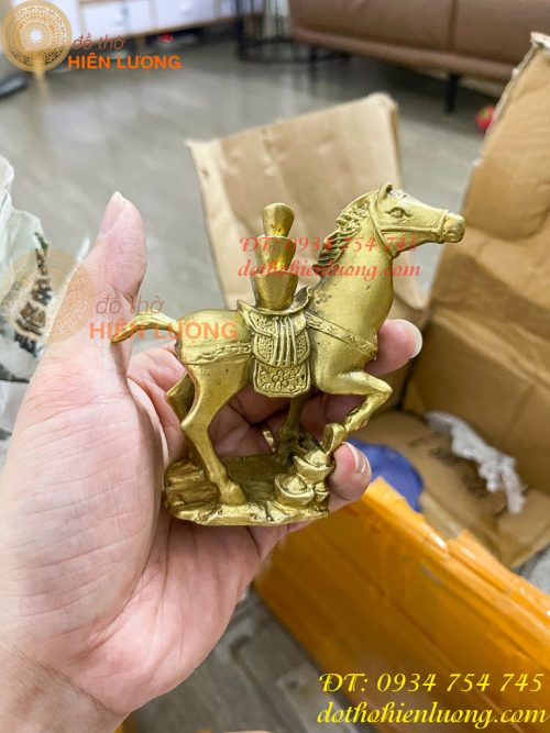 Tượng Ngựa Cõng Vàng Bằng Đồng Phong Thủy