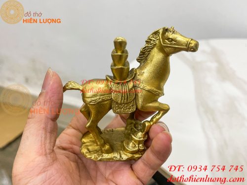 Tượng Ngựa Cõng Vàng Bằng Đồng Phong Thủy