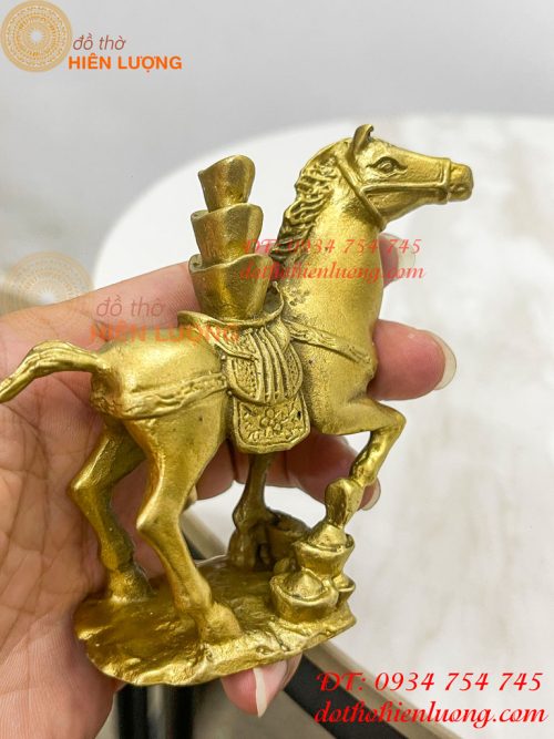 Tượng Ngựa Cõng Vàng Bằng Đồng Phong Thủy