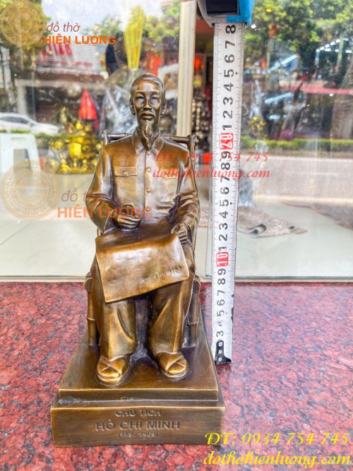 Tượng Bác Hồ Ngồi Ghế Viết Báo Bằng Đồng Cao 30cm