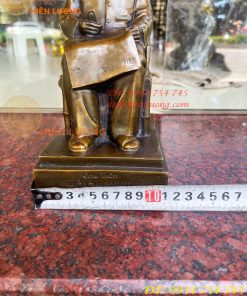 Tượng Bác Hồ Ngồi Ghế Viết Báo Bằng Đồng Cao 30cm