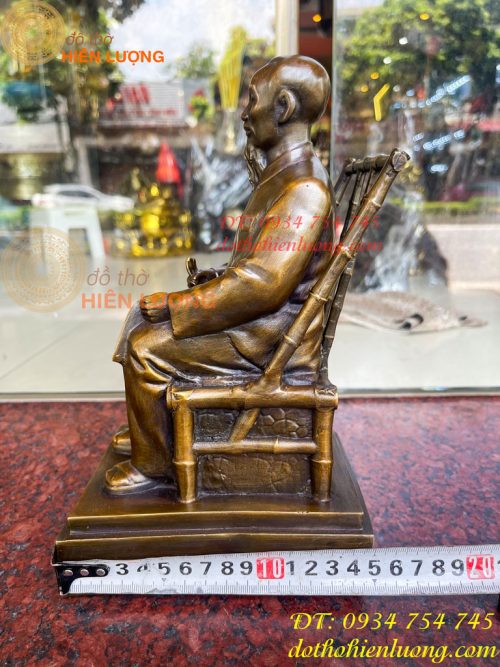 Tượng Bác Hồ Ngồi Ghế Viết Báo Bằng Đồng Cao 30cm