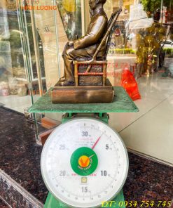 Tượng Bác Hồ Ngồi Ghế Viết Báo Bằng Đồng Cao 30cm