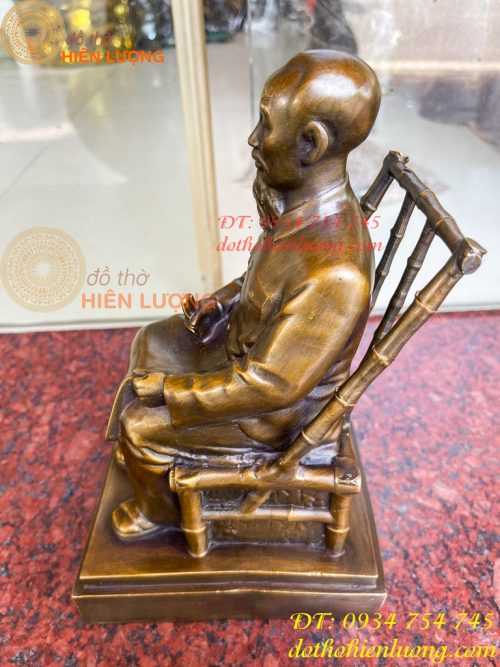 Tượng Bác Hồ Ngồi Ghế Viết Báo Bằng Đồng Cao 30cm