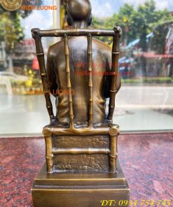 Tượng Bác Hồ Ngồi Ghế Viết Báo Bằng Đồng Cao 30cm