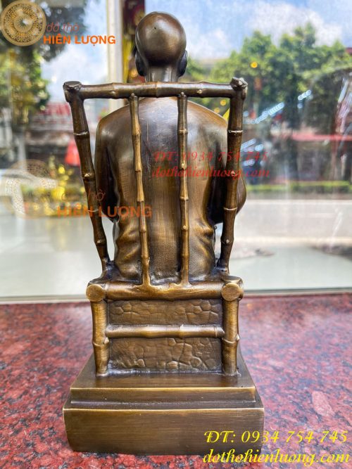 Tượng Bác Hồ Ngồi Ghế Viết Báo Bằng Đồng Cao 30cm