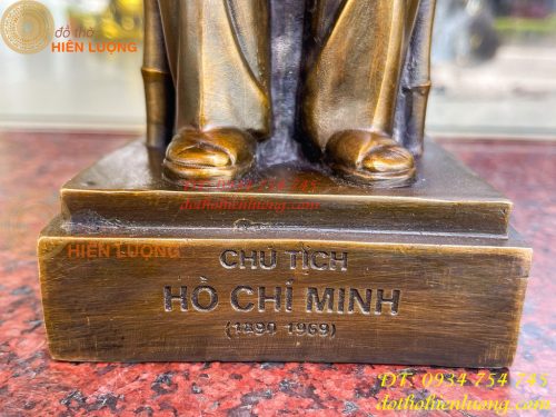 Tượng Bác Hồ Ngồi Ghế Viết Báo Bằng Đồng Cao 30cm