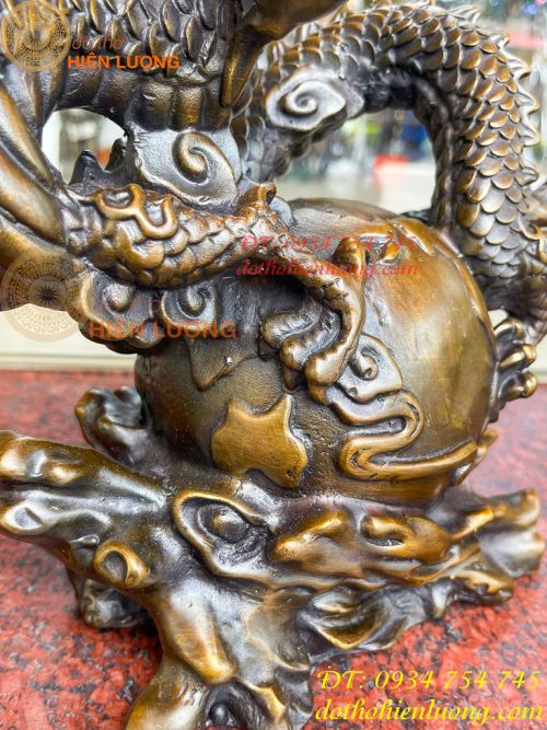 Tượng Rồng Ôm Địa Cầu Bằng Đồng Phong Thủy